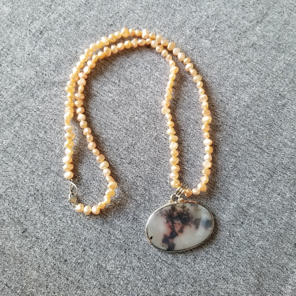 New Fresh water pearl Necklace with a sterling silver gemstone pendant and clasp